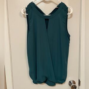 41 Hawthorne Sleeveless Keyhole Blouse